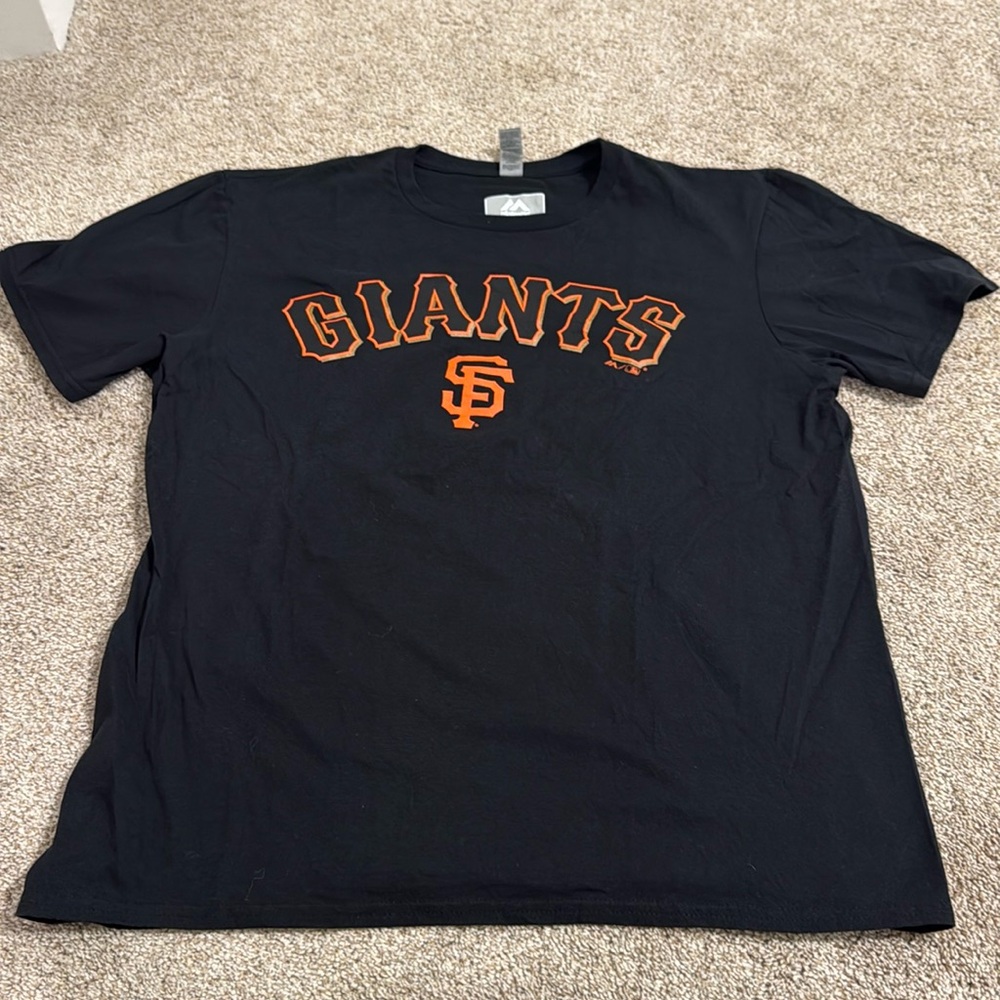 Men’s Giants shirt size L